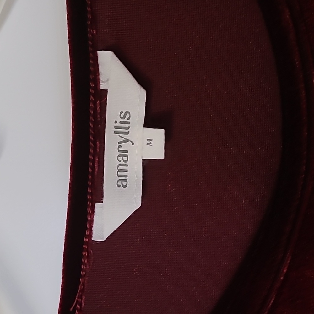 Elegant Burgundy Velvet Top, size medium. - Picture 3 of 6